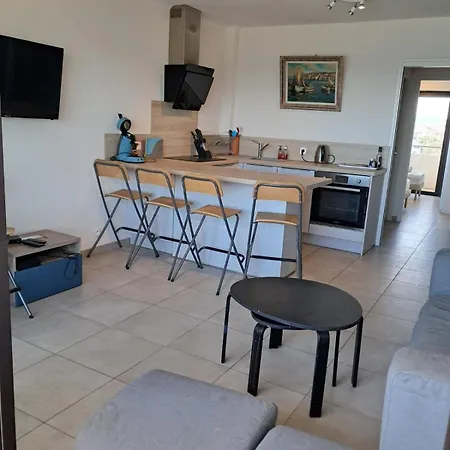 T4, 6 Pers, Vue Mer, 20 M Apartman