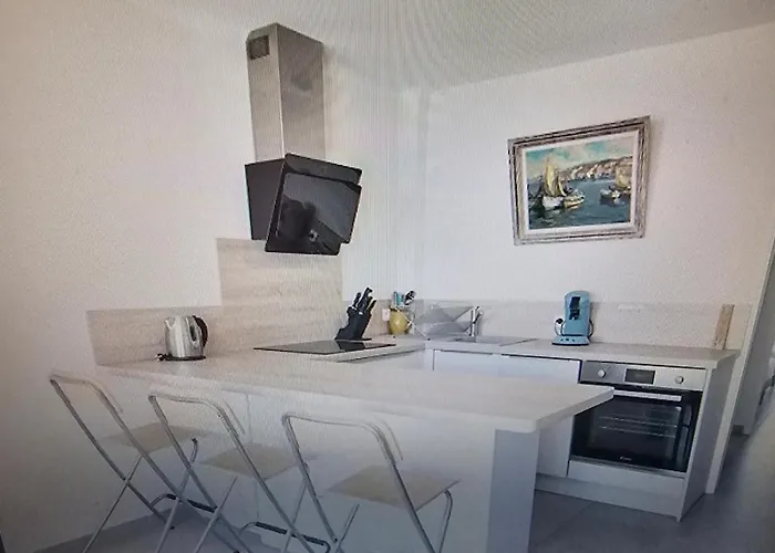 Apartmán T4, 6 Pers, Vue Mer, 20 M Le Lavandou